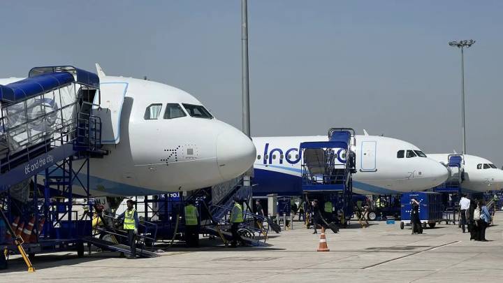 Crisis aérea en India: IndiGo cancela cientos de vuelos y deja a miles de pasajeros varados en plena temporada alta