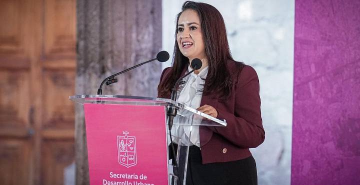 Gladyz Butanda entrega escrituras a 300 familias morelianas