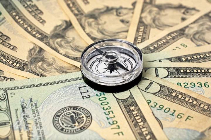 Proyecciones. Para los economistas, el dólar se mantendría dentro de los límites de la banda al menos por un año