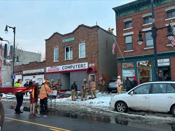 Apartment fire on Syracuse’s North Side displaces six people