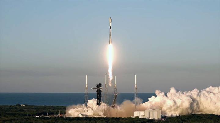 SpaceX launches Starlink satellites from Florida on worldwide 300th orbital flight of 2025