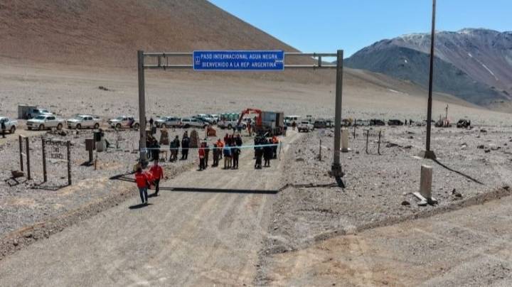 Paso Agua Negra: fuerte movimiento en la primera semana con casi 400 vehículos