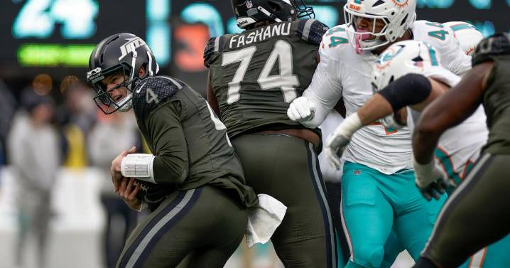 Jets find familiar themes as their playoff drought hits 15 seasons and QB uncertainty continues