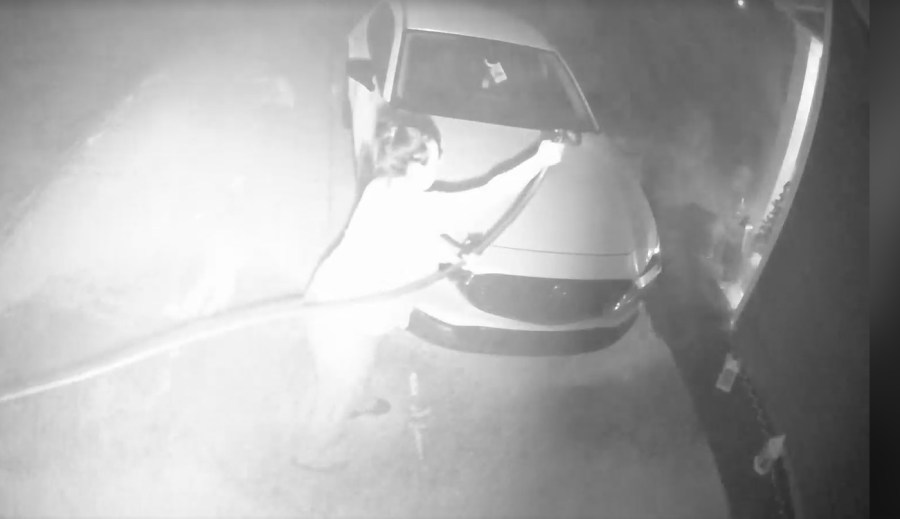 Neighbor puts out Upstate house fire caused by Christmas lights