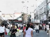 Faltan 25 días para Navidad: Así luce Mesa Redonda llena de comerciantes y compradores