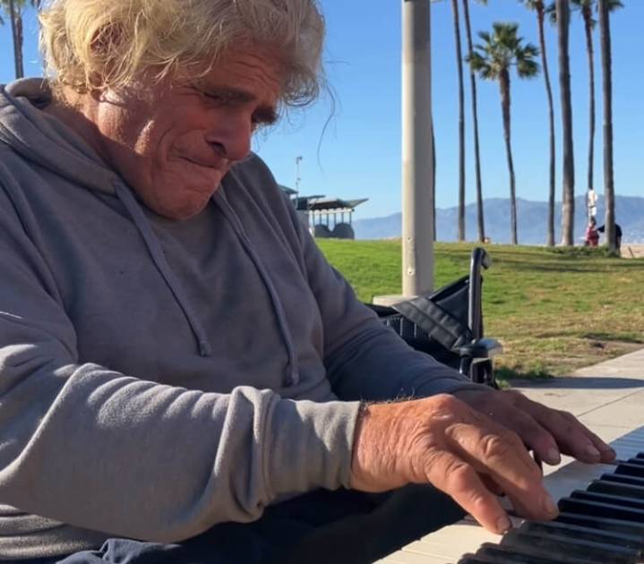 (Video) City Seizes Piano from Venice Beach’s ‘Piano Man’