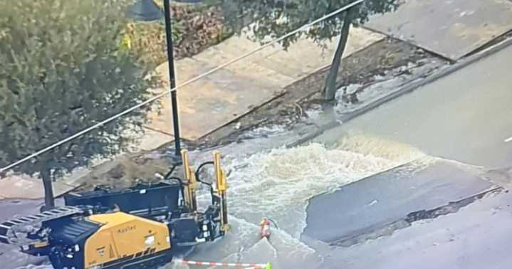 Large water main break shuts down Mockingbird Lane in Dallas, snarls traffic