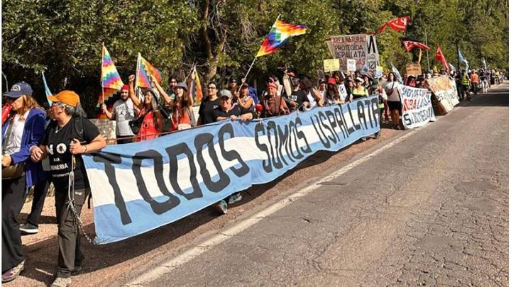 Megaminería en Mendoza: multitud marcha hacia la legislatura