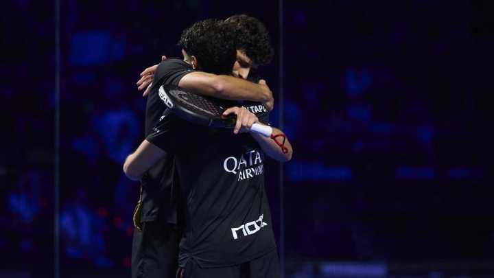 Agustín Tapia y Arturo Coello brillaron en Barcelona y están en la final del Premier Padel Finals