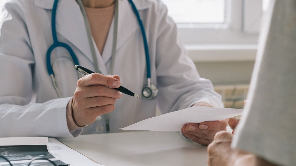 Médicos deshonestos dejaron a Pemuco sin atención médica: fueron formalizados por licencias fraudulentas