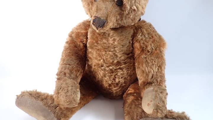 Rare Edwardian jewellery and quirky collectables at Smiths Newent auction