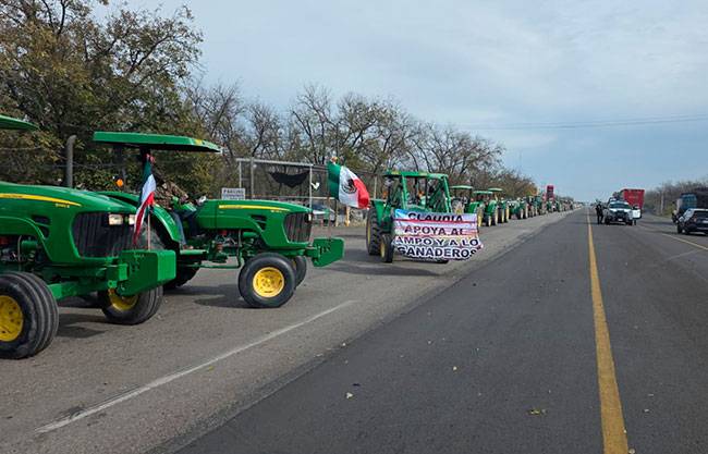 Realizan plantón productores del campo y nogaleros en la 57