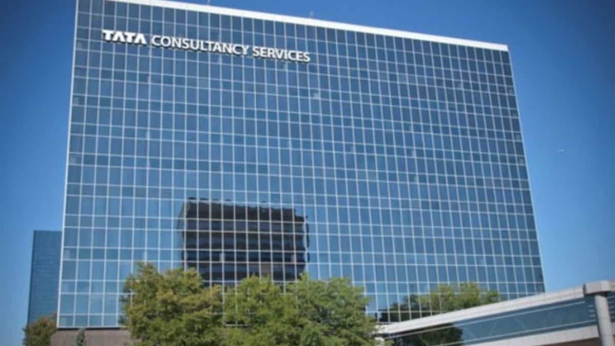 Massive split on TCS: one brokerage sees a big rally, another warns of a sharp drop; what should investors do?