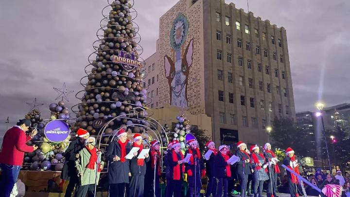 ¡Ya huele a Navidad! Así inician las actividades previas al encendido del árbol en la Plaza de Armas