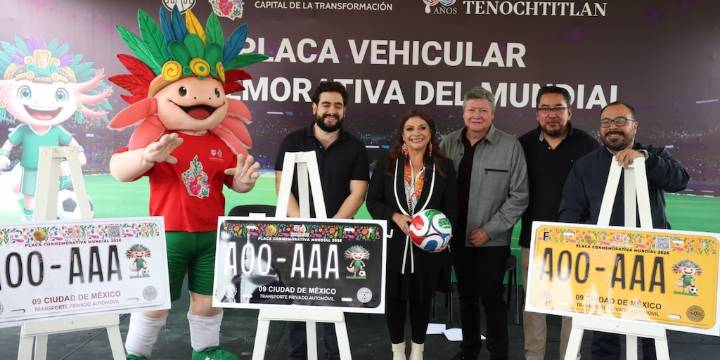 Brugada presenta Placa Vehicular Conmemorativa en la CDMX para el Mundial 2026
