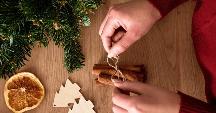 Canela en el árbol de Navidad: qué significa y cómo usarla para atraer buena energía