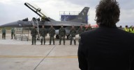 Milei presenta aviones de combate F-16 comprados en Dinamarca