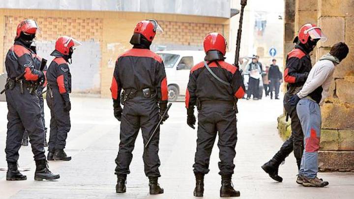 Ertzainas denuncian que EhBildu utiliza una manifestación propalestina para agredirles