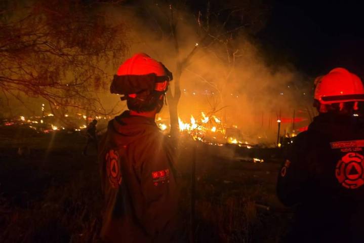 Fuego arrasa con seis tejabanes en García, Nuevo León