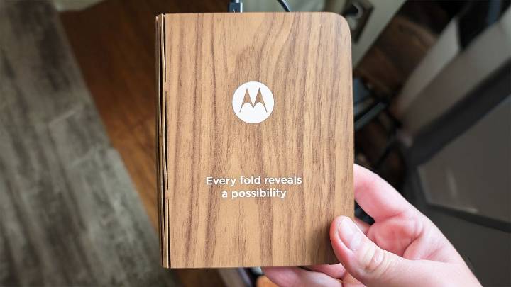 Motorola's CES invite screams a Moto-Fold could be in the works