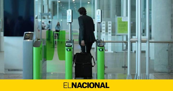 El aeropuerto de El Prat se blinda y ya no se puede entrar sin tarjeta de embarque