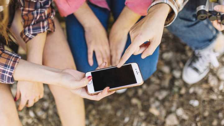 Expertos en Aragón alertan: el peligro no es la pantalla, sino un negocio diseñado para enganchar