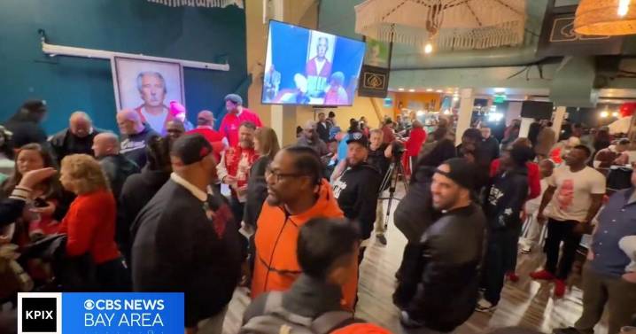 Hundreds pay tribute to Oakland coach John Beam in first organized memorial since killing