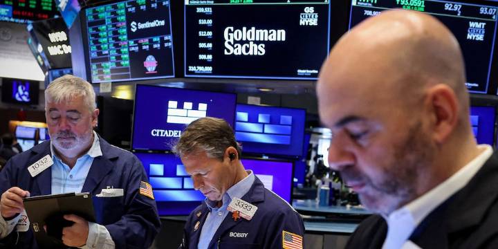 Mercados: caen las acciones y los bonos en la previa de la nueva colocación de deuda en dólares