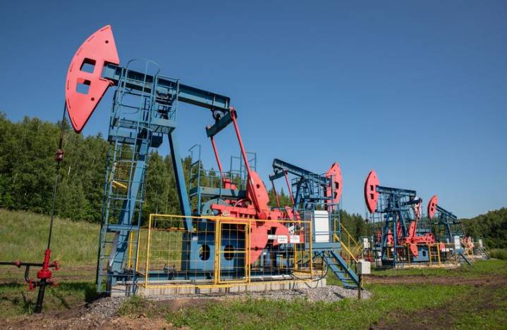 Oil extends gains after US seizure of tanker off Venezuela