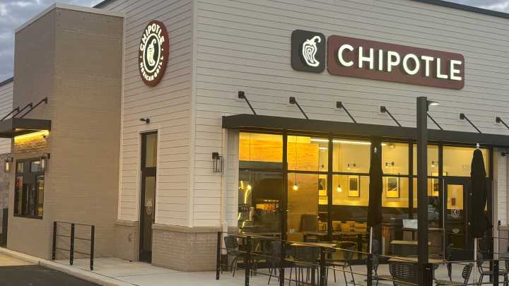Chipotle Mexican Grill opens new Middletown restaurant with drive