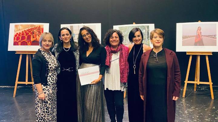 La asociación MÍA homenajea a doce mujeres referentes de Almendralejo en su calendario de 2026