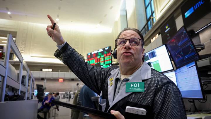 Jim Cramer's top 10 things to watch in the stock market Friday