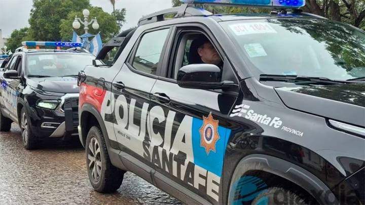 Una mujer fue asesinada en su vivienda y su expareja murió al chocar mientras huía