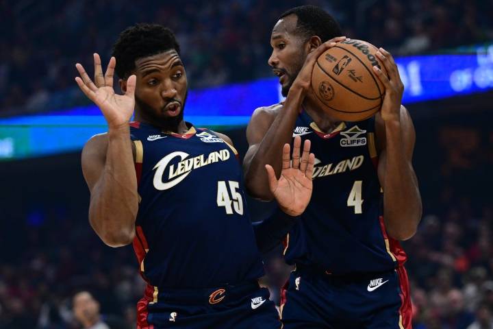 Deadspin | Cavs desperate for better starts while Pacers finally on a win streak