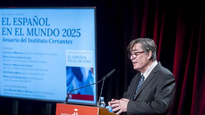 García Montero denuncia la “actitud agresiva” de Trump hacia el español en Estados Unidos