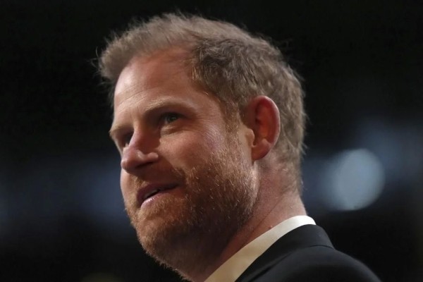 Harry se burla del 'Rey' Trump durante visita a 'Late Show'