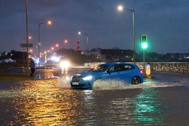 Storm Bram: Thousands without power and roads ‘impassable’ as Met Office issued weather warning for Northern Ireland