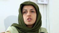 Irán arresta otra vez y "con violencia" a la Nobel de la Paz Narges Mohammadi
