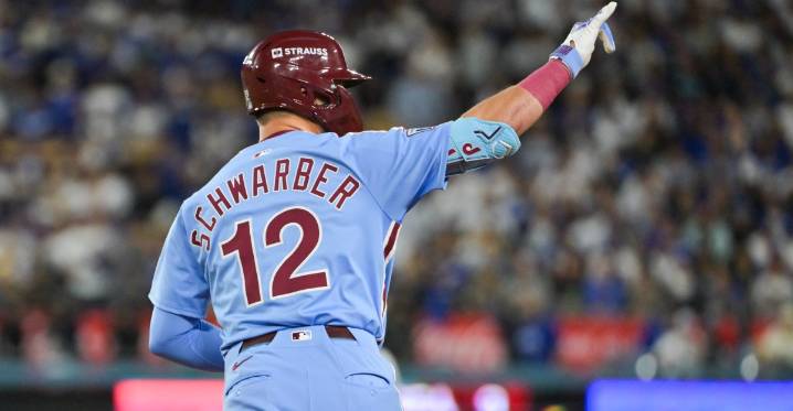 Kyle Schwarber re-signs with the Phillies