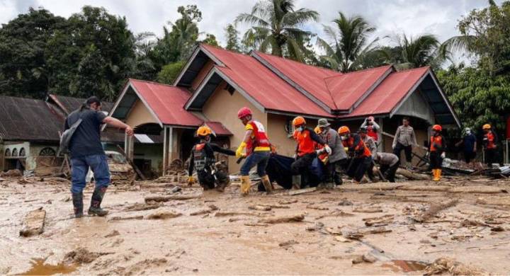 Crecen las cifras de víctimas tras las fuertes lluvias que azotan Sri Lanka, Indonesia y Tailandia