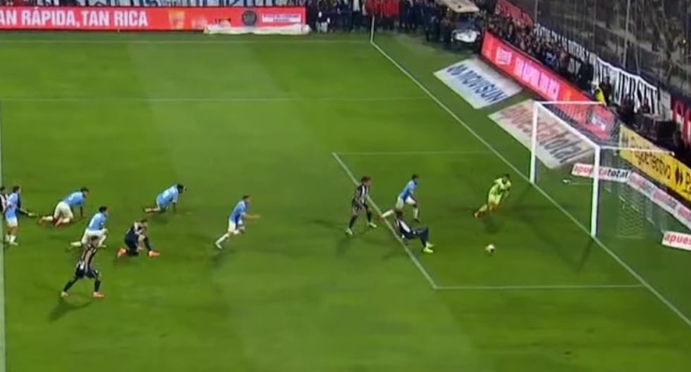 Eryc Castillo falla increíble gol en el Alianza Lima vs Sporting Cristal por Liga 1 