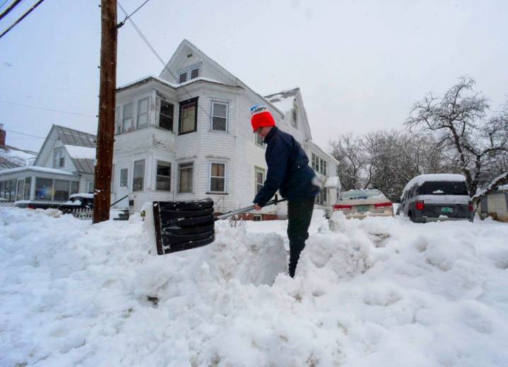 Heart attack risk: Snow shoveling and cold weather concerns