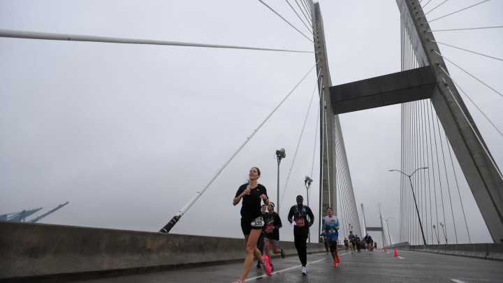 Rain dampens but doesn't stop runners at annual Savannah Bridge Run