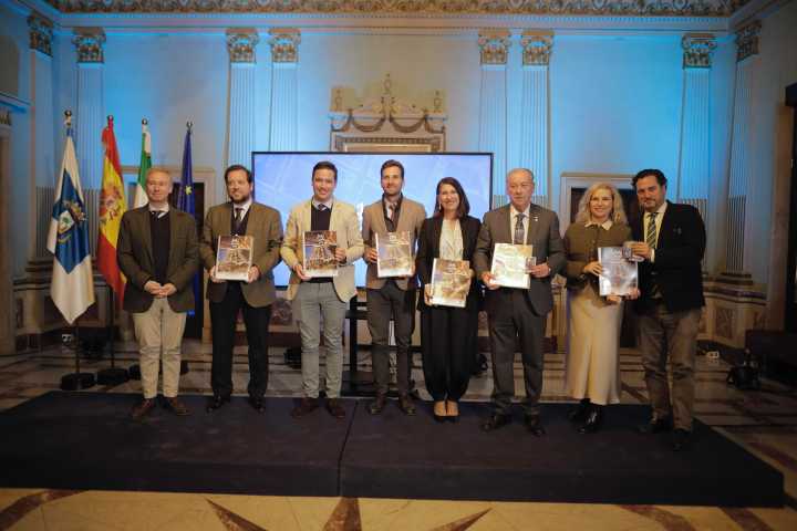 Huelva lanza su primera colección de cromos de Semana Santa: así es el álbum que llega este viernes a los quioscos