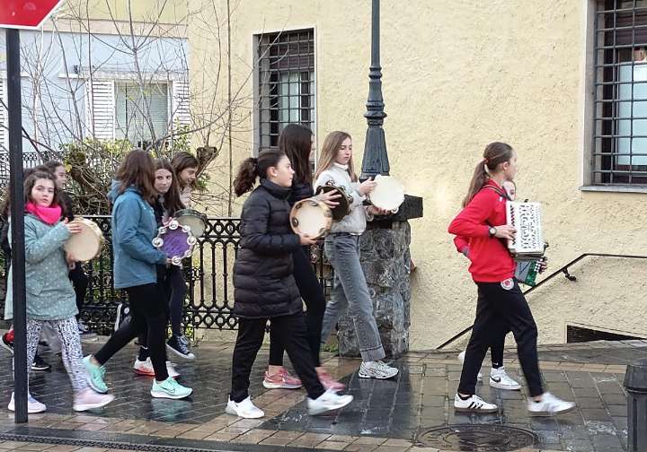 Euskararen Nazioarteko Eguna protagonista gaur Lazkaon