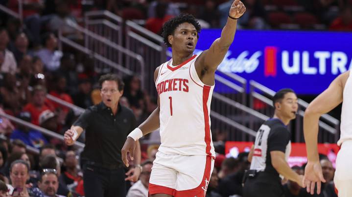 Rockets’ Amen Thompson rejects Anthony Davis with epic block