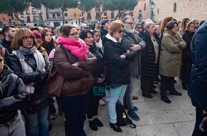 Fotos | El abrumador minuto de silencio en Torrijos por el asesinato de Rossemary