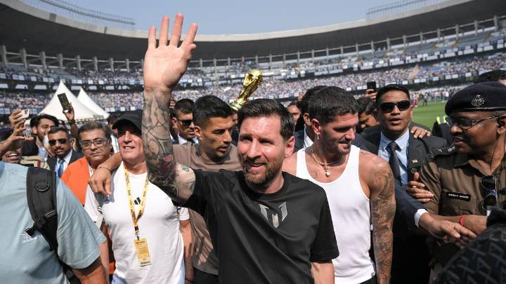 Invasión de campo, destrozos, rebelión: Lionel Messi desata la locura con una multitudinaria visita a India