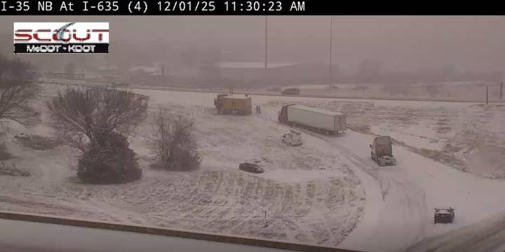 Snowy mess, crashes cause 4 interstates to close around Kansas City