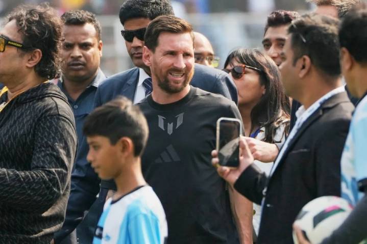Así inicio la caótica visita de Messi a la India